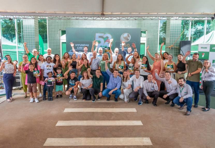 Irani Supermercados celebra 52 anos com entrega de prêmios